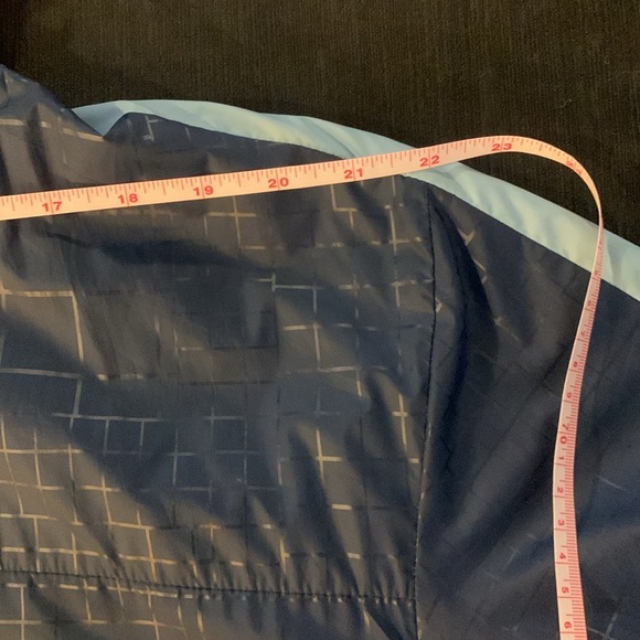 Gently used Nike windbreaker with hood - Size 2XL - Picture 10 of 12